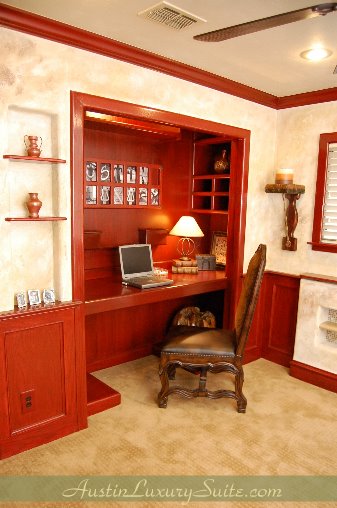What Austin Hotel offers a complete business center like this ?